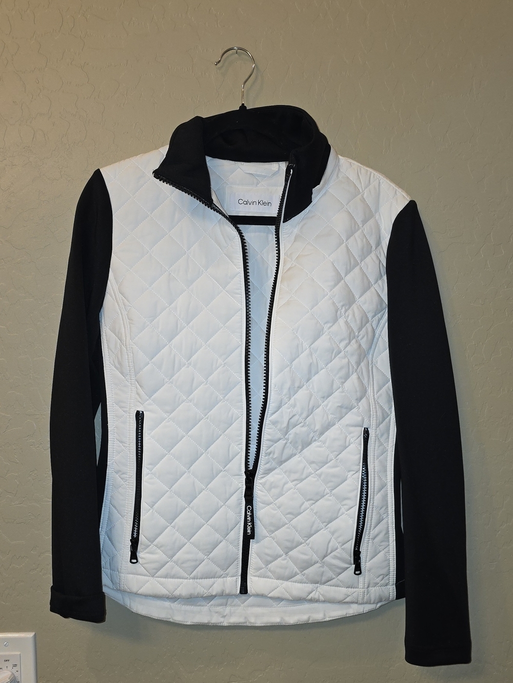 NWOT Calvin Klein White Quilted Front Jacket with Black Sleeves